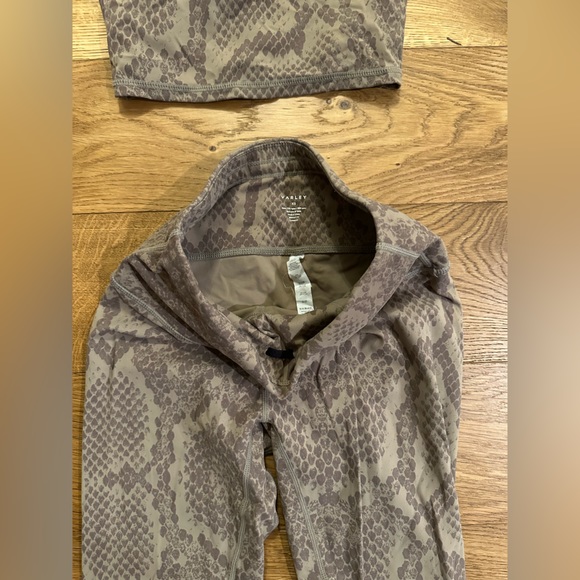 Varley women’s set size XXS. - Picture 3 of 4